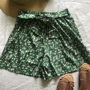SHEIN Green Floral spring Belted Shorts